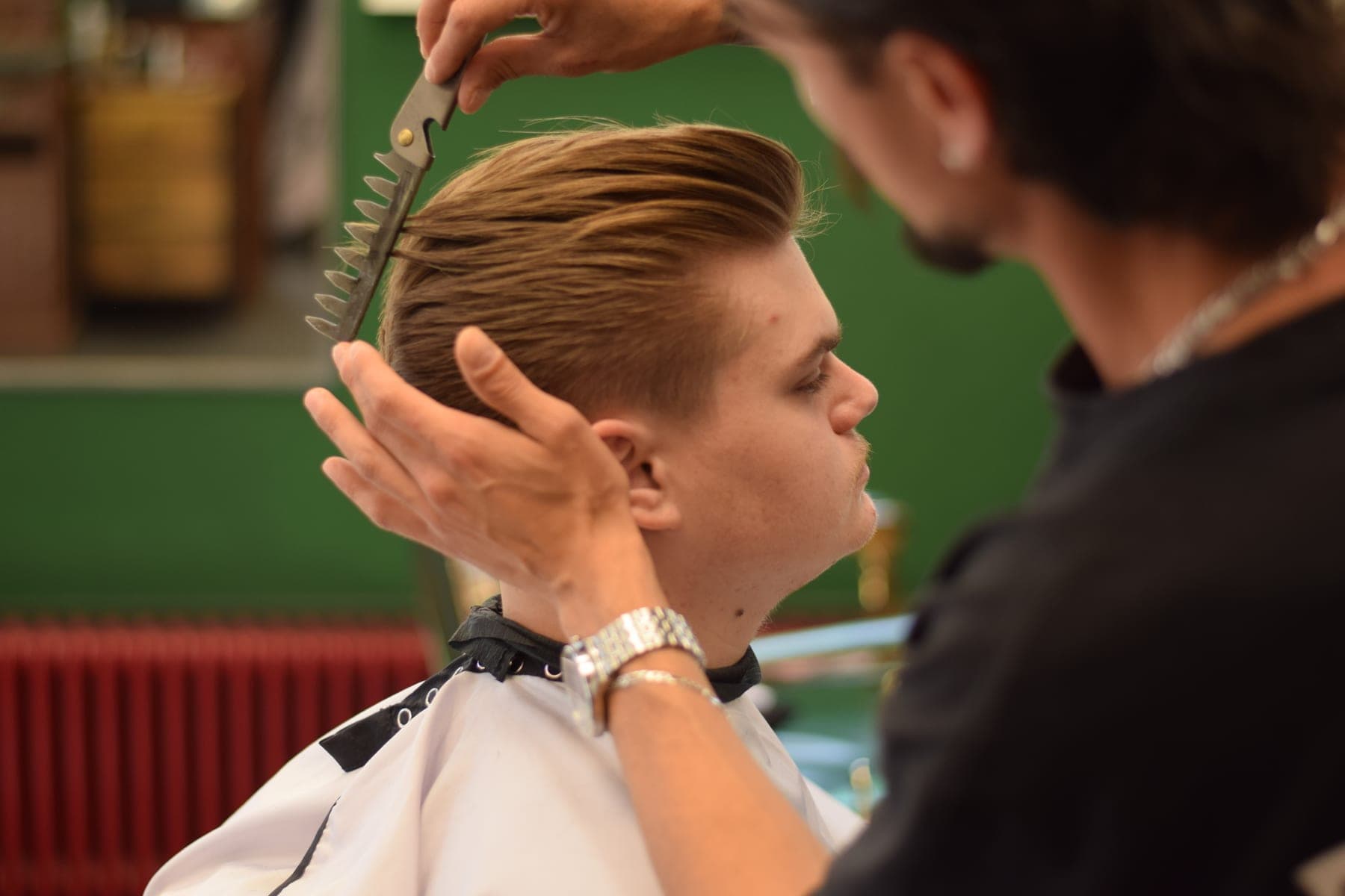 Scissor-over-comb work on a slicked-back quiff at Porem Barbershop Amsterdam
